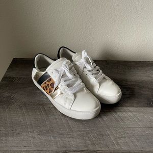 Steve Madden tennis shoes sz 7